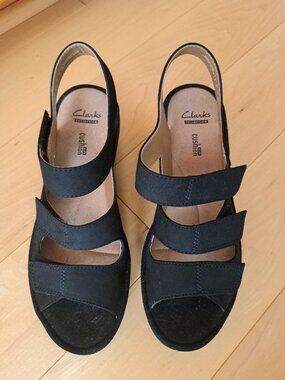 Clarks Soft Cushion Sandals in Size 7.5M